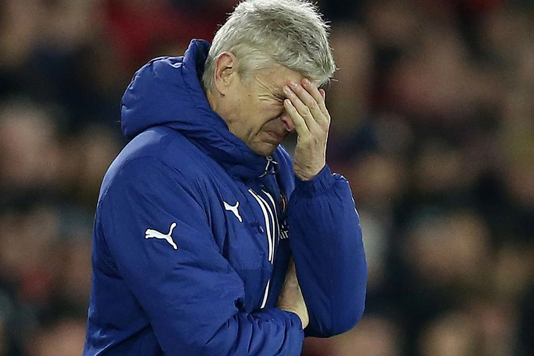 Arsene-Wenger-looks-dejected.jpg